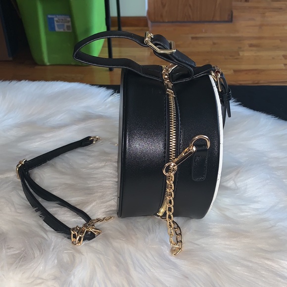 NEW! Quilted Round Bag-White - Picture 5 of 8